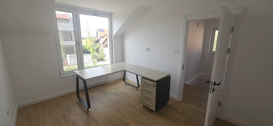 Casă cu 4 camere în Băneasa