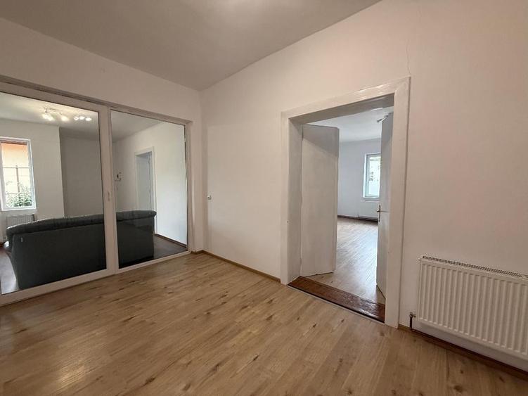 Casă cu 4 camere cu Teren 430 Mp în Cetate