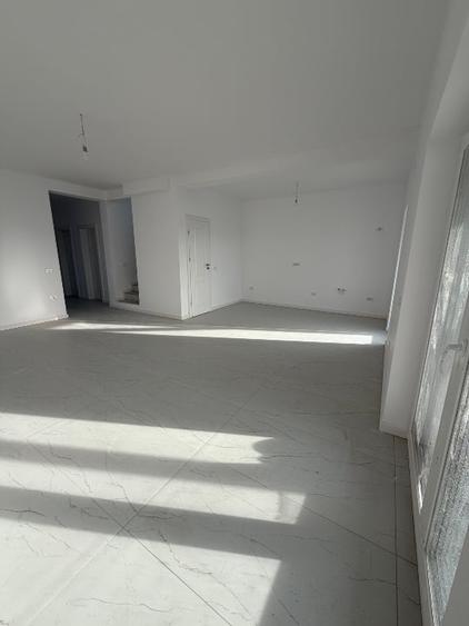 Duplex cu 4 camere cu Teren 350 Mp în Remetea Mare