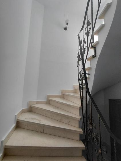 Apartament cu 4 camere semidecomandat în Aviatorilor