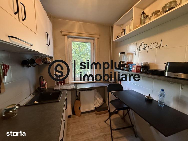 Apartament cu 3 camere semidecomandat în Rovine