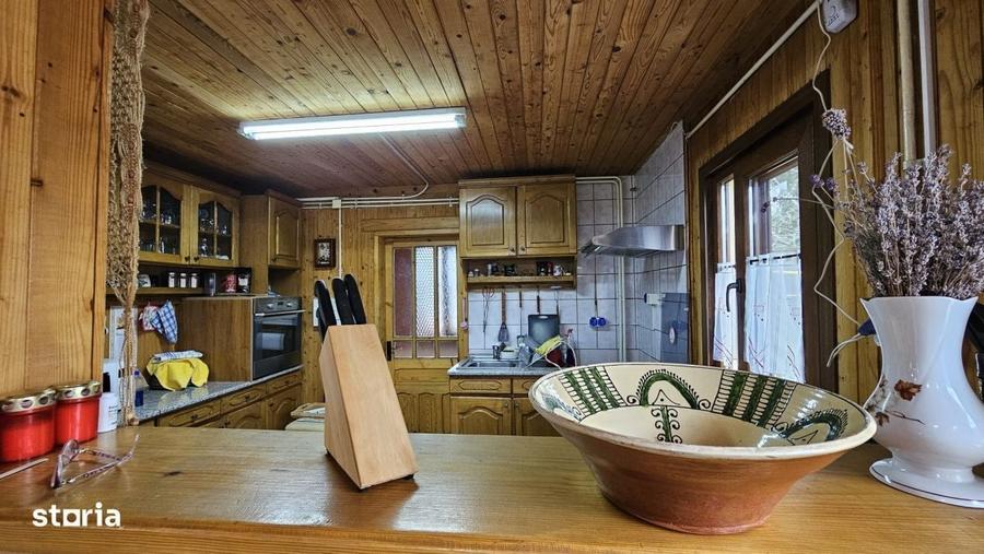 Casă cu 4 camere în Sticlăria