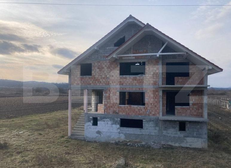 Casă individuală cu 10 camere cu Teren 1106 Mp în Nord-Est