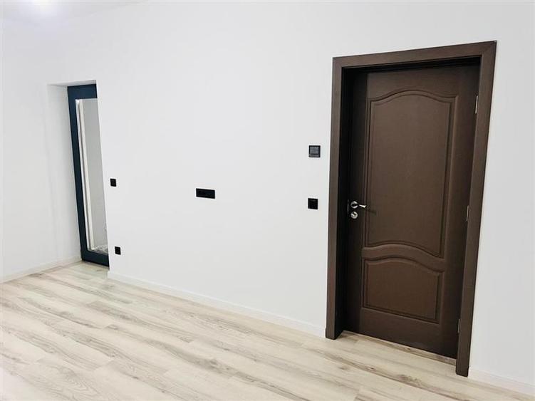 Duplex cu 4 camere cu Canalizare în Valea Lupului