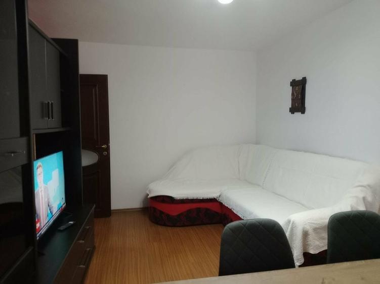 Inchiriez apartament modern cu 3 camere - 1