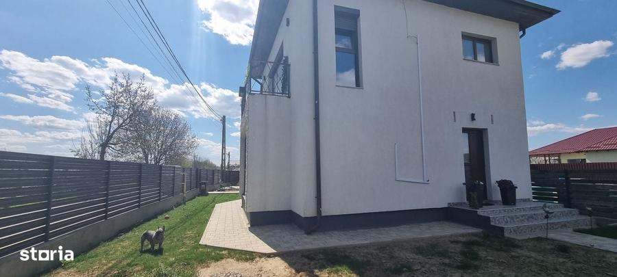Casă cu 4 camere în Ștefănești