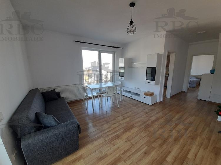 Apartament cu 3 camere semidecomandat, mobilat în Central