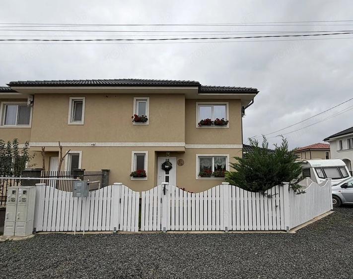 Casă cu 4 camere cu Teren 250 Mp în Giroc
