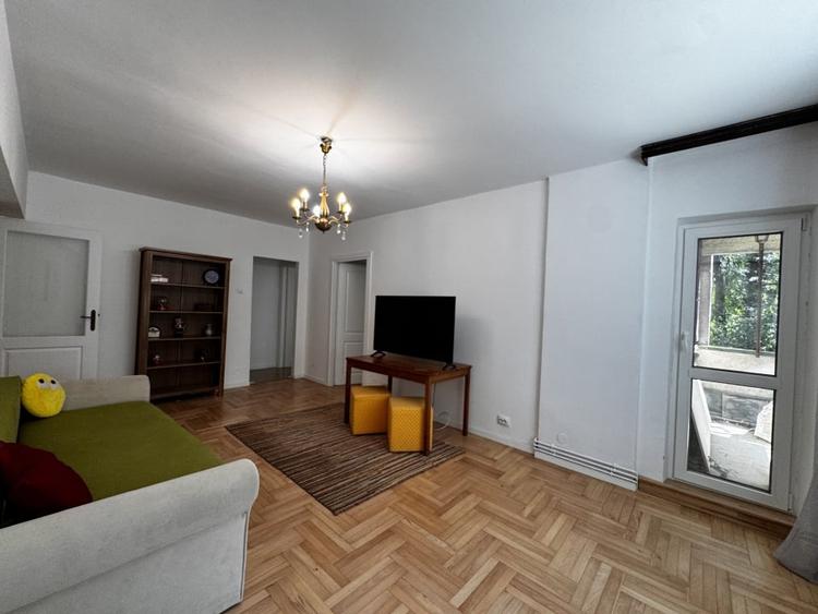 Apartament cu 2 camere semidecomandat, mobilat în Mioriței