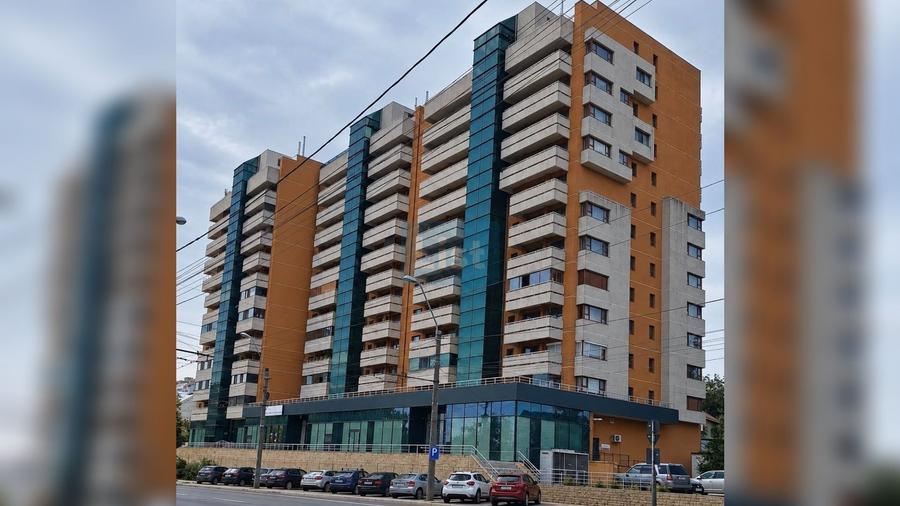 Apartament cu 4 camere în Țiglina 1