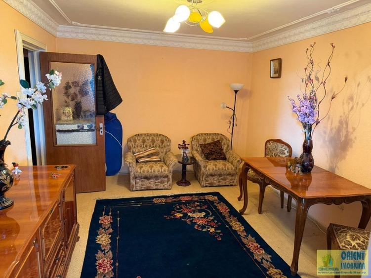 Apartament cu 3 camere decomandat în Km 4-5