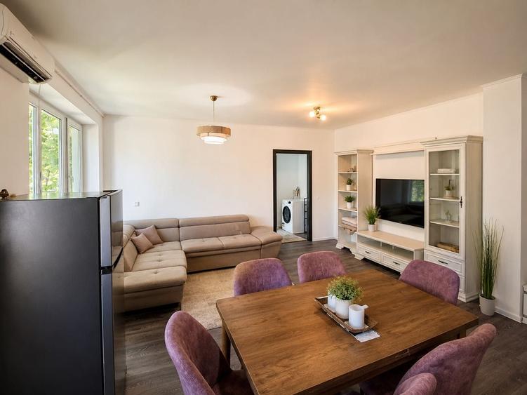 Apartament cu 3 camere decomandat în Central