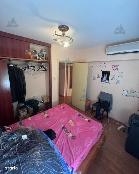 Apartament cu 3 camere în Uiești