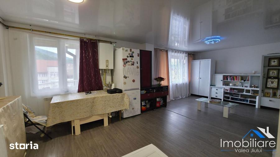 Apartament cu 4 camere în Central
