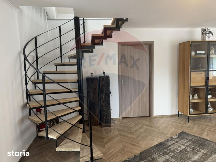 Casă cu 6 camere cu Teren 2800 Mp în Livada