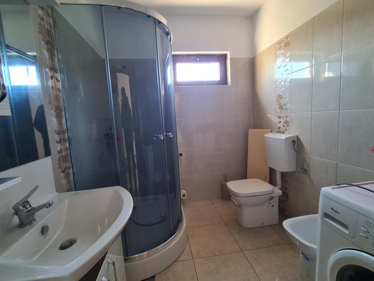 Casă cu 6 camere cu Canalizare în Adjud