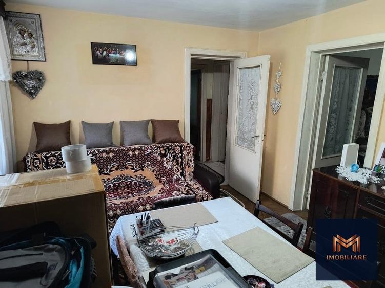 Apartament cu 3 camere semidecomandat, mobilat în Central