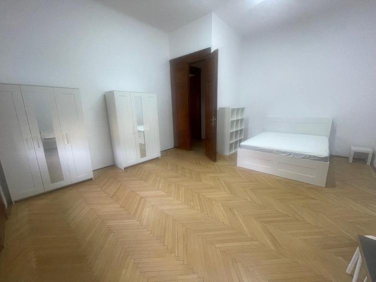 Apartament cu 4 camere decomandat, mobilat în P-ța Victoriei