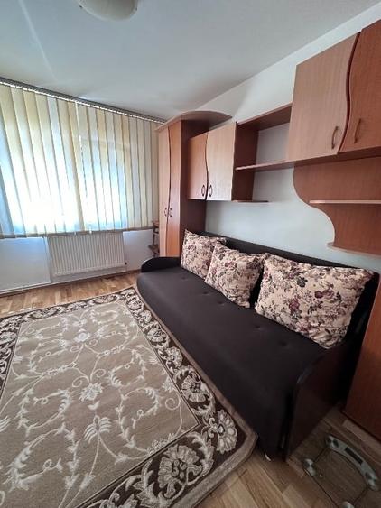 Apartament cu 3 camere decomandat, mobilat în Inel II