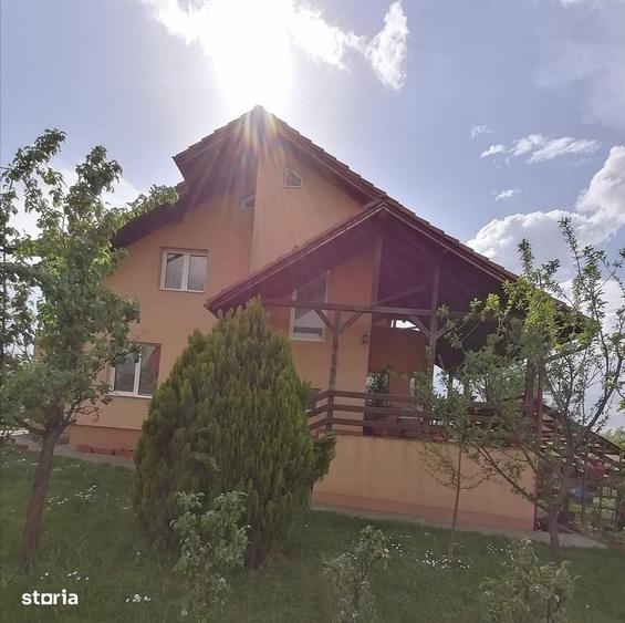 Casă cu 4 camere cu Teren 1000 Mp în Central