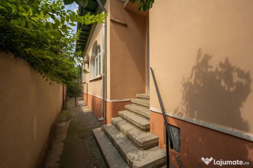 Casă cu 7 camere cu Teren 459 Mp în Ferdinand