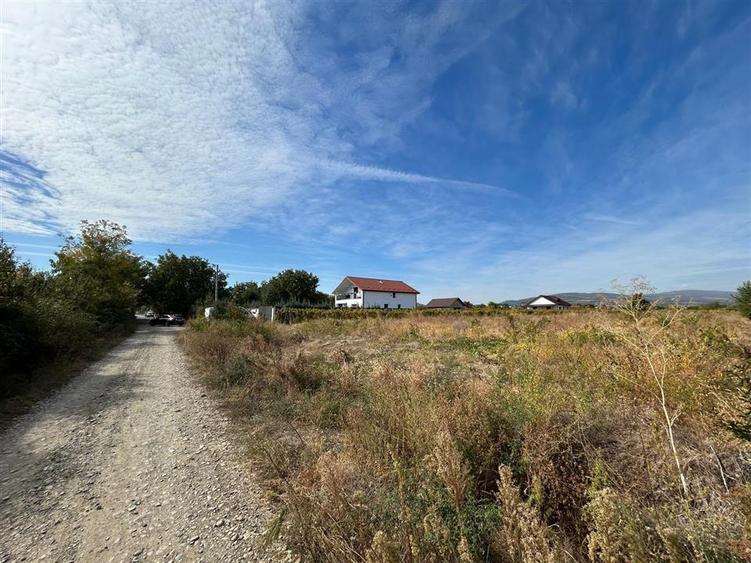 Teren Construcții extravilan de 3704 mp, în Periferie