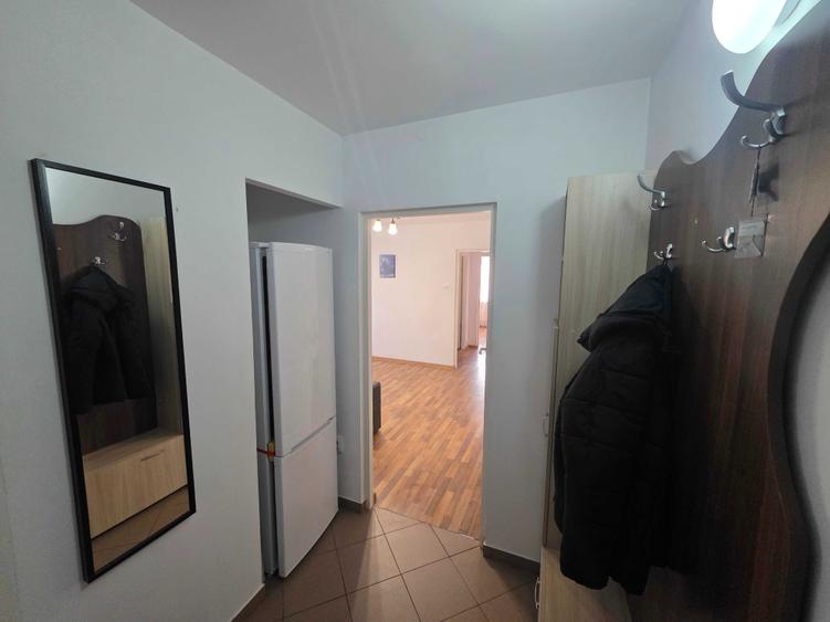 Apartament cu 2 camere semidecomandat în Podu Roș