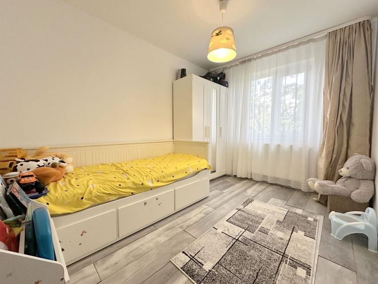 Apartament cu 3 camere semidecomandat, mobilat în Circumvalațiunii