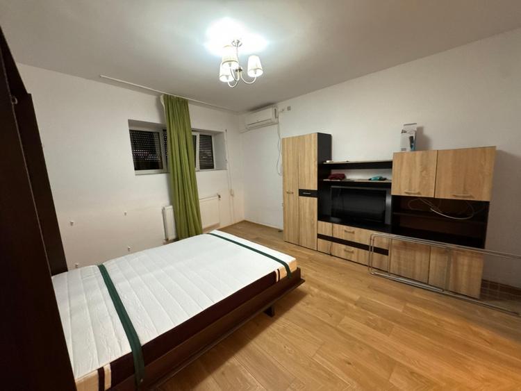 Apartament cu 2 camere semidecomandat, mobilat în P-ța Sfinții Voievozi