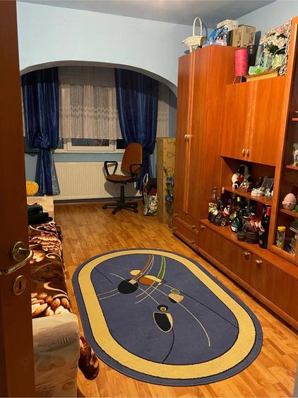 Apartament cu 4 camere decomandat în Central
