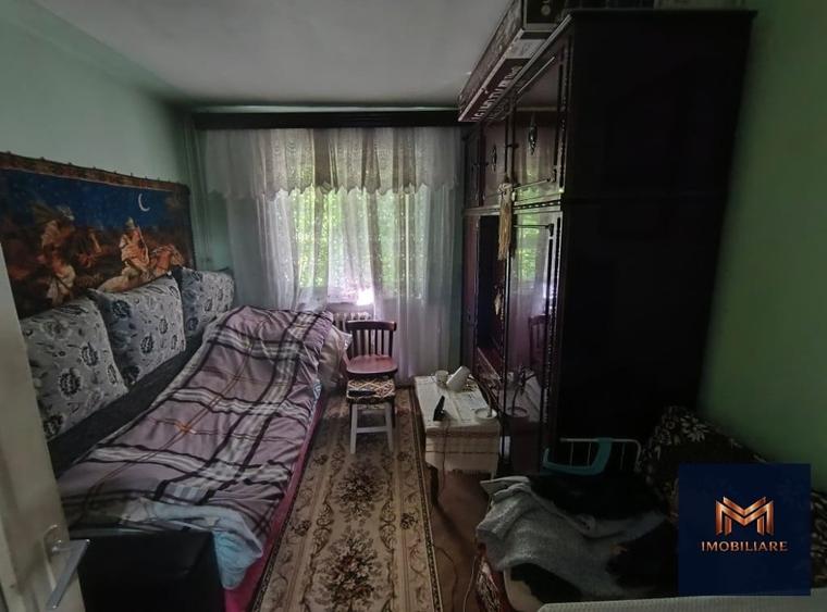 Apartament cu 3 camere semidecomandat, mobilat în Central