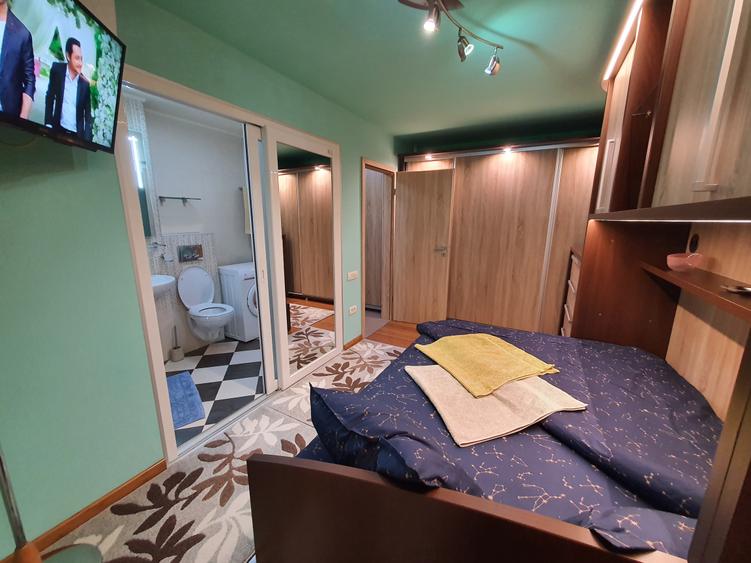 Apartament cu 3 camere semidecomandat, mobilat în Complex Studențesc