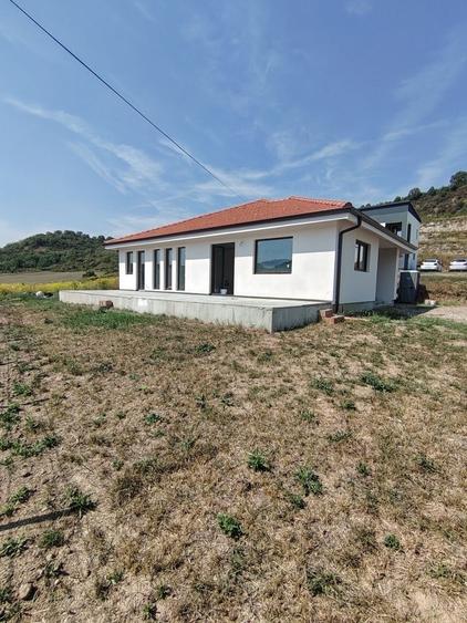 Casă cu 3 camere în Ivănești