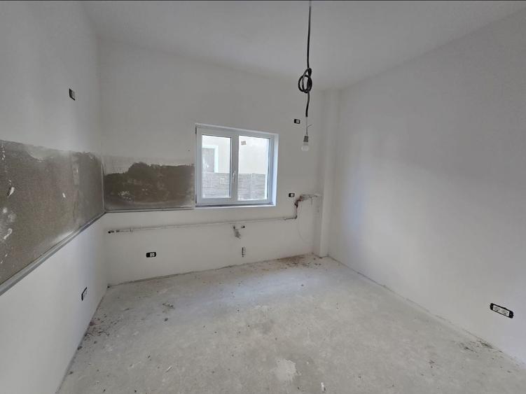 Duplex cu 5 camere cu Canalizare în Giroc