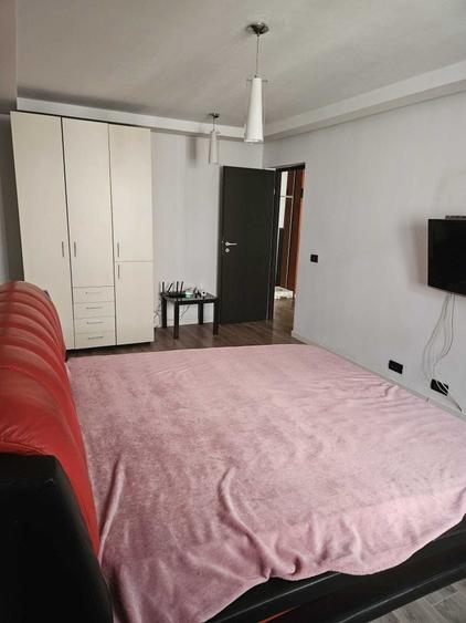 Apartament cu 3 camere semidecomandat în Drumul Taberei