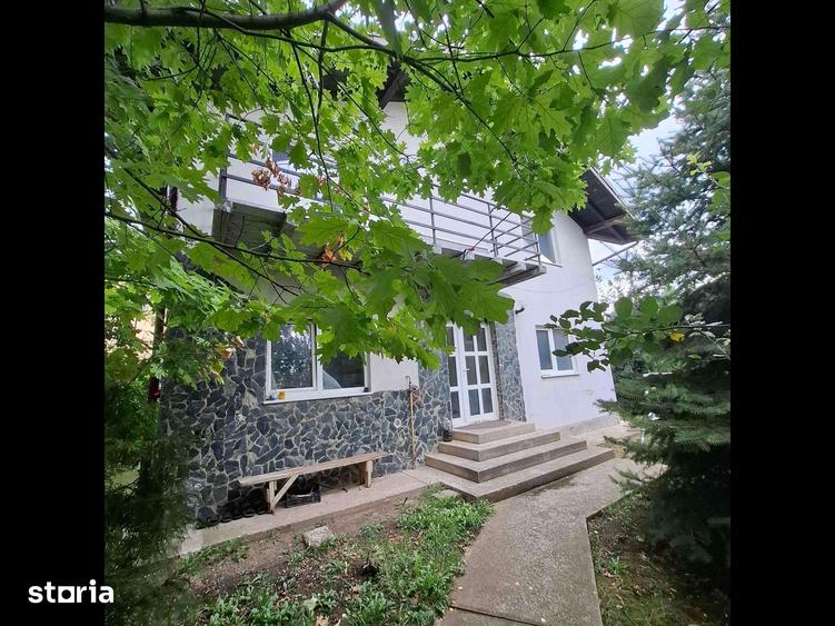 Casă cu 4 camere cu Teren 500 Mp în Podu Roș