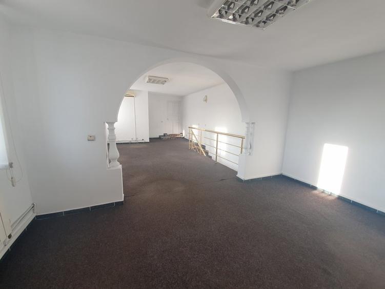 Casă individuală cu 7 camere cu Teren 260 Mp în Cotroceni