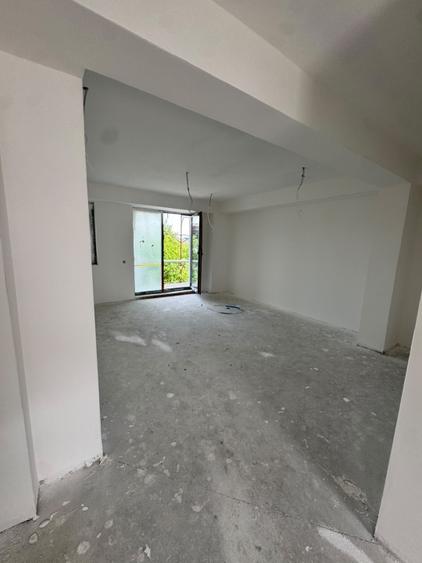 Garsonieră decomandată în Vest