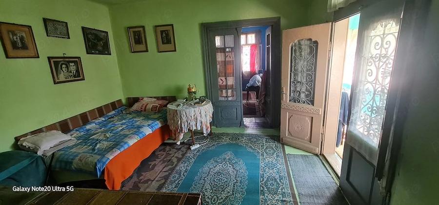 Casă cu Teren 1600 Mp în Melinești