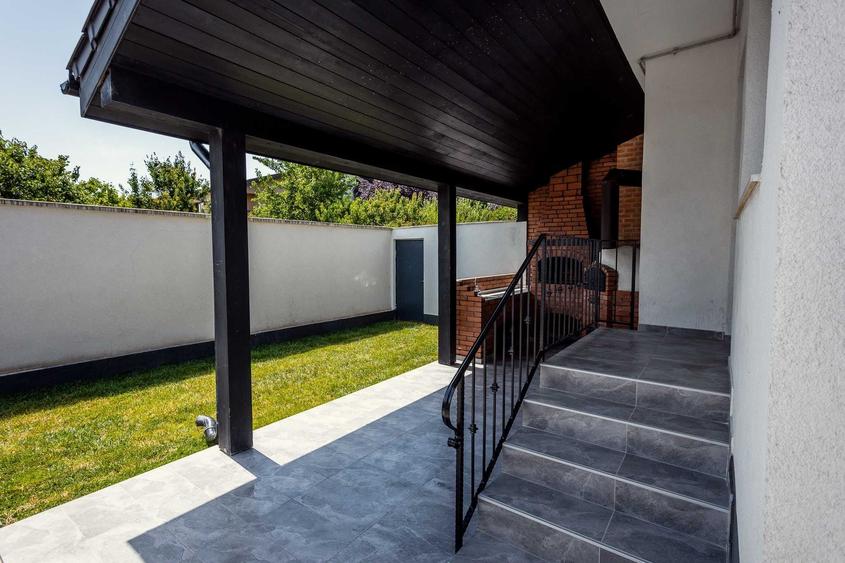 Casă cu 4 camere cu Teren 230 Mp în Central