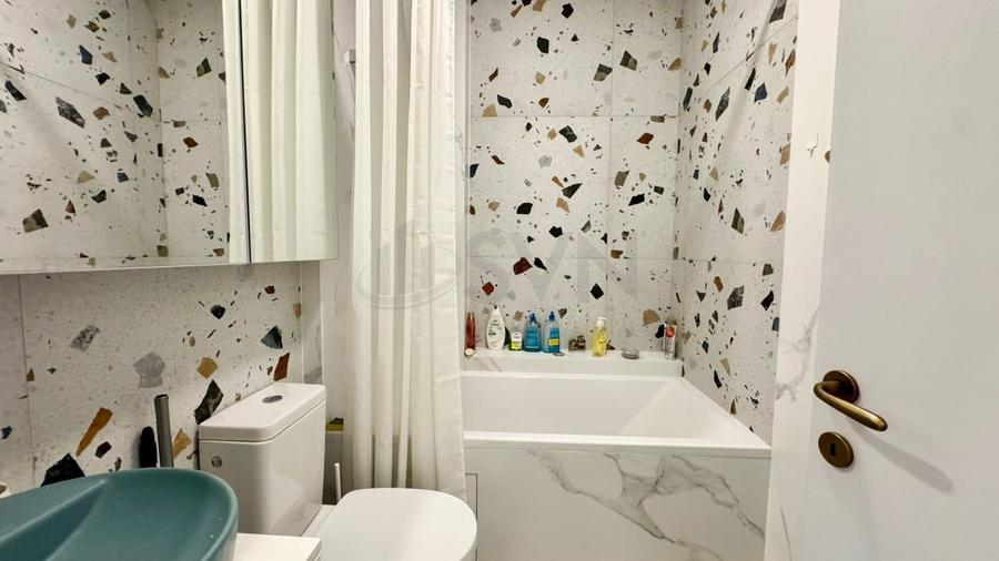 Apartament cu 2 camere semidecomandat, mobilat în Tei
