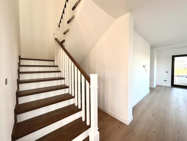 Duplex cu 5 camere cu Canalizare în Dumbrăvița