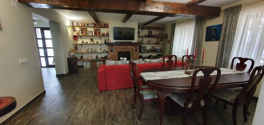 Casă individuală cu 4 camere cu Teren 450 Mp în 1 Decembrie