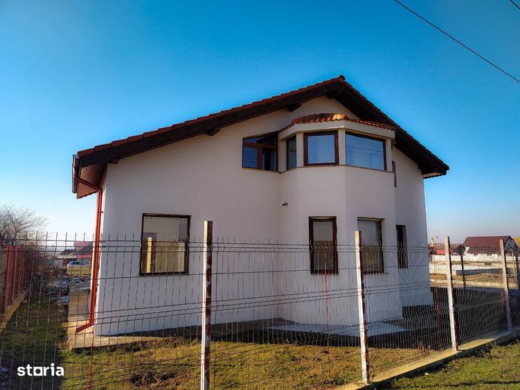 Casă cu 5 camere cu Teren 500 Mp în Mihail Kogălniceanu