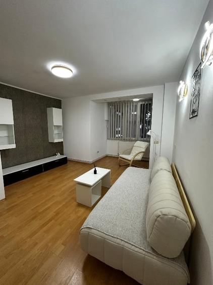 Apartament cu 2 camere decomandat, mobilat în Central