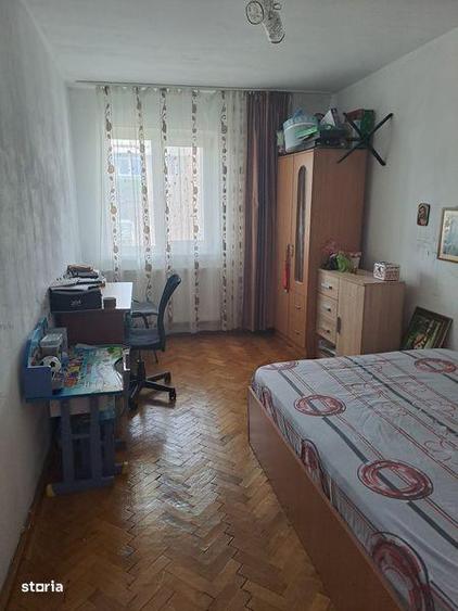 Apartament cu 3 camere decomandat în Traian