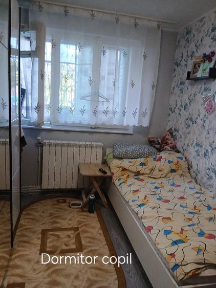 Apartament cu 3 camere semidecomandat în Micro 4