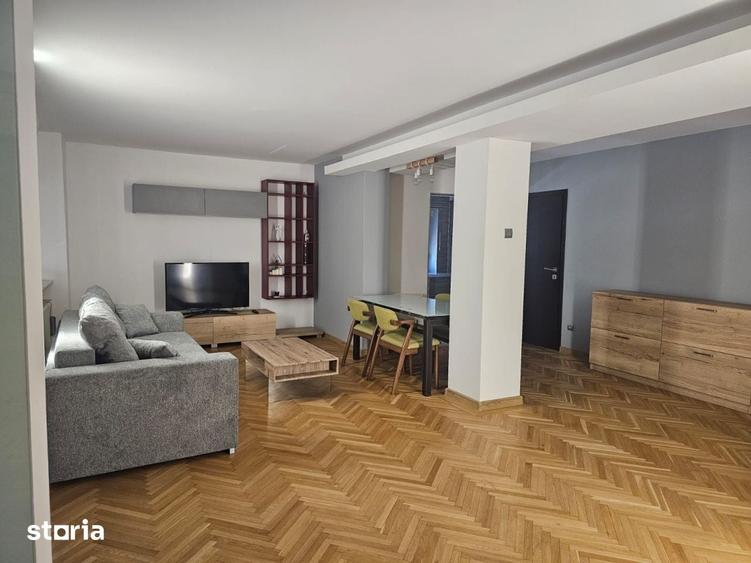 Apartament cu 3 camere în Calea București