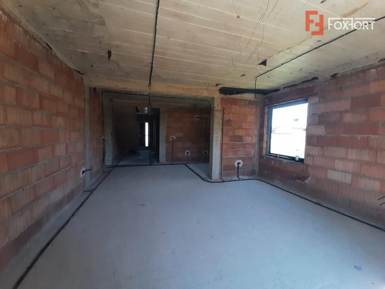 Duplex cu 5 camere cu Canalizare în Ghiroda