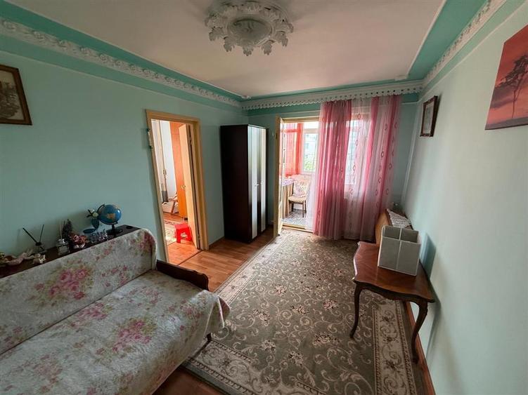 Apartament cu 3 camere semidecomandat în Alexandru cel Bun